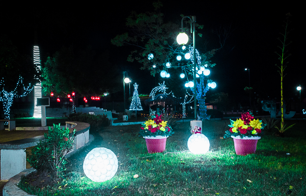 Confira a decoração natalina da praça 28 de Dezembro, em Joaquim Pires - PI - Imagem 7