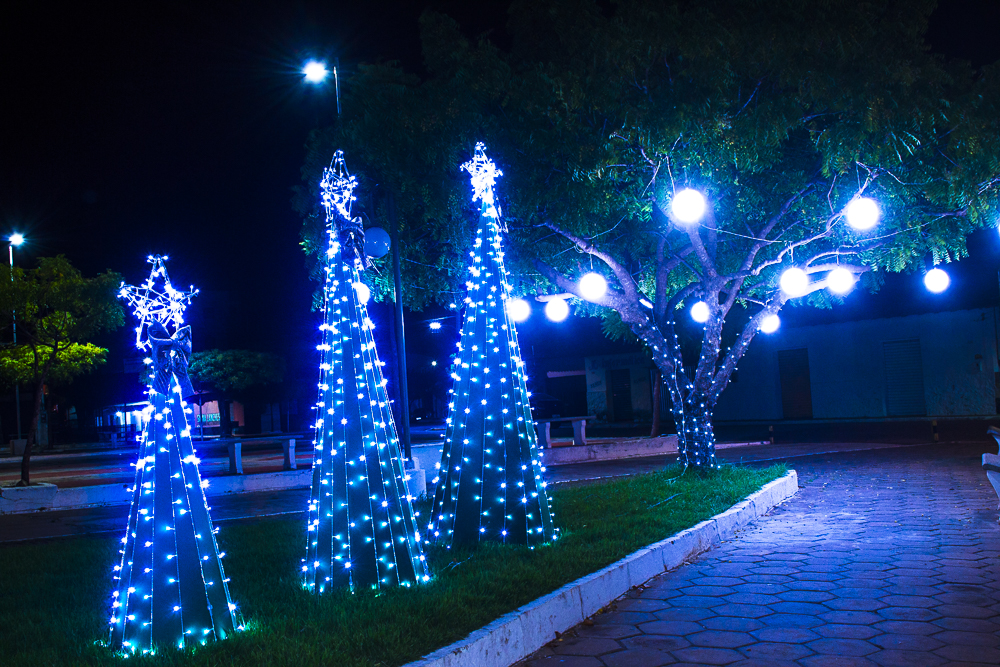 Confira a decoração natalina da praça 28 de Dezembro, em Joaquim Pires - PI - Imagem 24