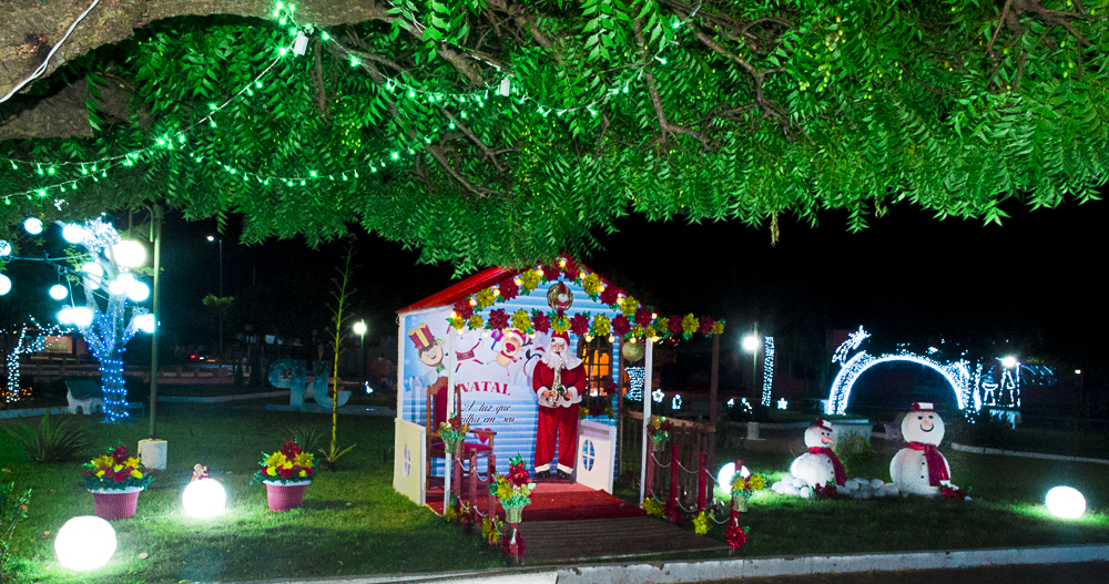 Confira a decoração natalina da praça 28 de Dezembro, em Joaquim Pires - PI - Imagem 6