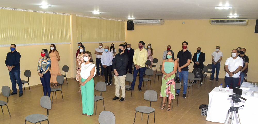 Prefeito eleito Genival Bezerra é diplomado pela Justiça Eleitoral - Imagem 8