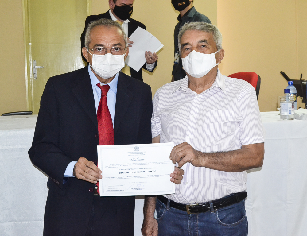 Prefeito eleito Genival Bezerra é diplomado pela Justiça Eleitoral - Imagem 24