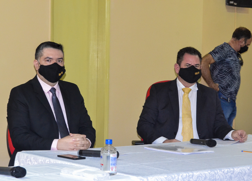 Prefeito eleito Genival Bezerra é diplomado pela Justiça Eleitoral - Imagem 2