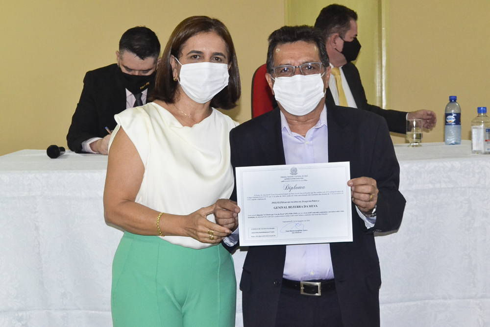 Prefeito eleito Genival Bezerra é diplomado pela Justiça Eleitoral - Imagem 23