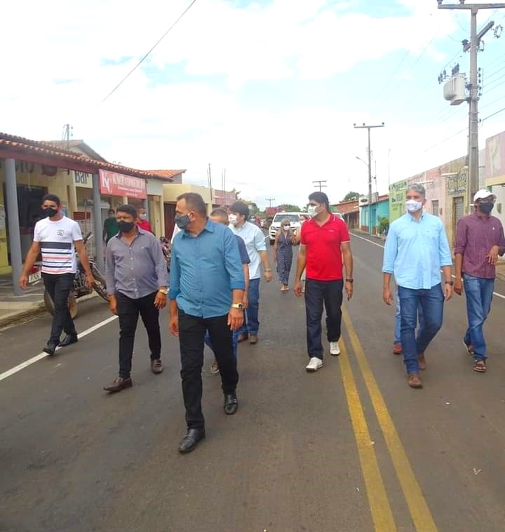Governador Wellington Dias e equipe do governo visitam Jatobá do Piauí e entregam obras relevantes no município. - Imagem 1