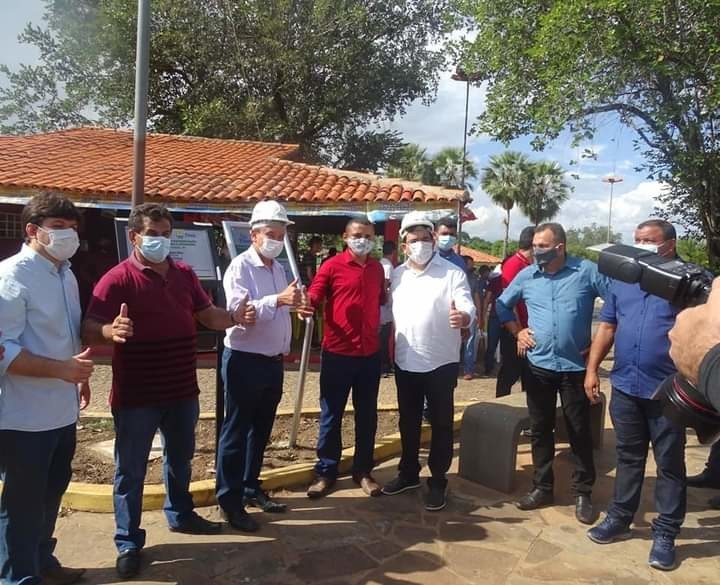 Governador Wellington Dias e equipe do governo visitam Jatobá do Piauí e entregam obras relevantes no município.