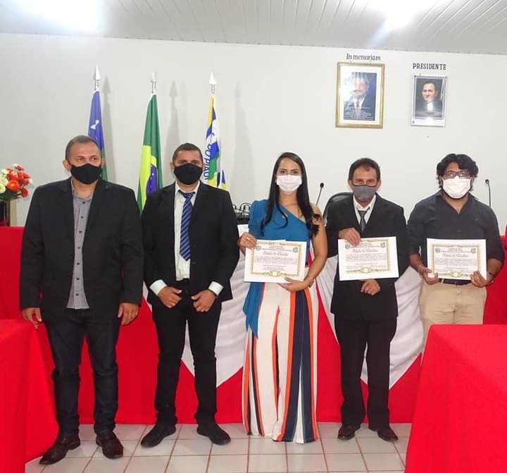 Dr. Antonio Carlos e a enfermeira Lia Raquel são homenageados pela Câmara Municipal de Vereadores de Jatobá do Piauí com títulos de cidadão jatobaense 