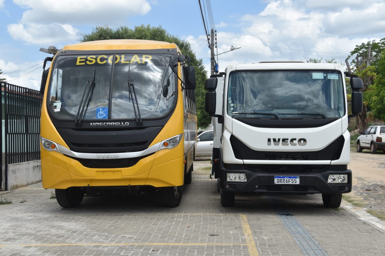 Monsenhor Gil em festa, homenageia Rafael Fonteles, outras personalidades e ganha presentes - Imagem 7