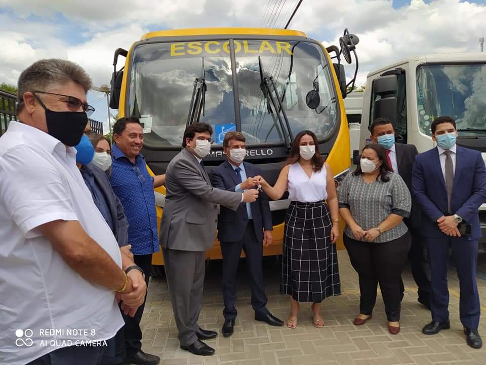 Monsenhor Gil em festa, homenageia Rafael Fonteles, outras personalidades e ganha presentes - Imagem 5