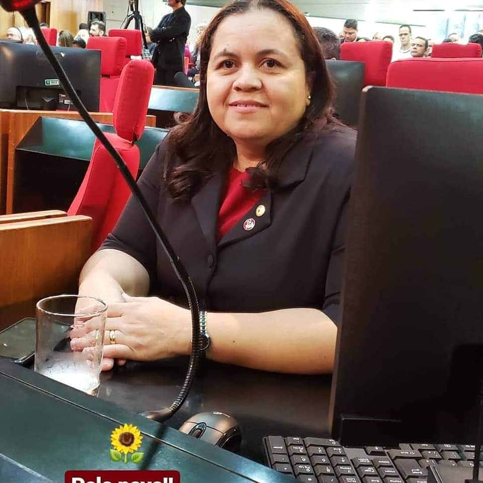 Monsenhor Gil no parlamento estudual na pessoa da líder Elisângela Moura - Imagem 10