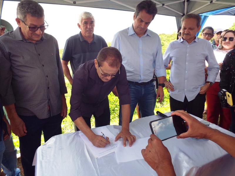 Assinada ordem de serviço para revitalização do Açude Joana, em Pedro II - Imagem 13