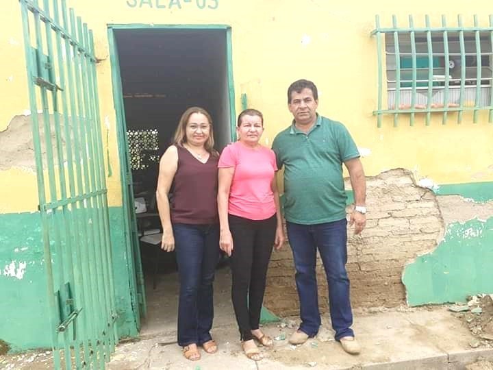Prefeito Zé Carlos e a secretária de educação Rosilene Oliveira acompanhando obras de reforma de escolas municipais da zona rural de Jatobá do Piauí