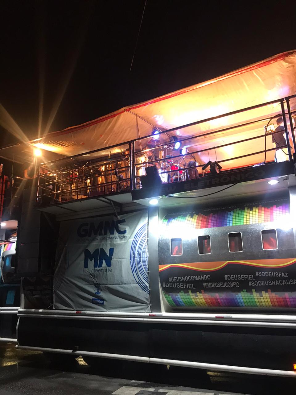 Trio do GMNC com o Avine Vinne arrasta multidão na avenida Raul Lopes - Imagem 1