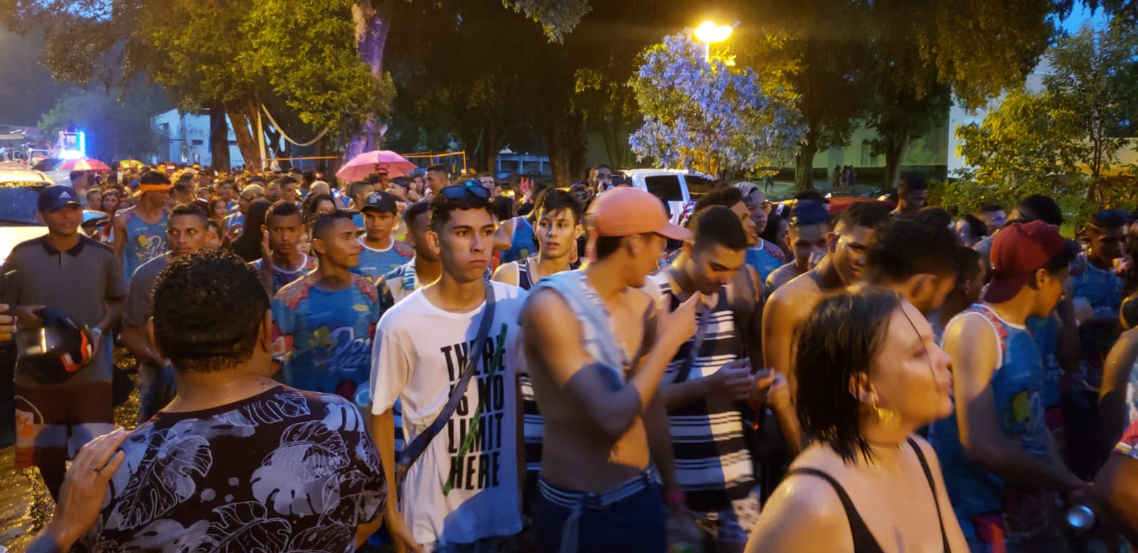 O tempo fechou em Monsenhor Gil, veio a forte chuva e abriu passagem para o Corso em sua 7a edição - Imagem 31