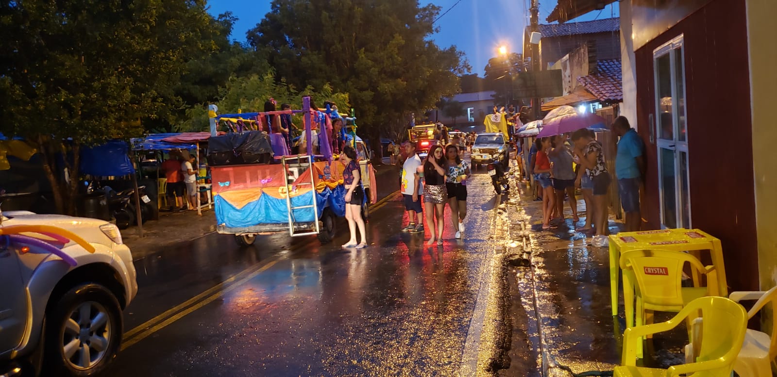 O tempo fechou em Monsenhor Gil, veio a forte chuva e abriu passagem para o Corso em sua 7a edição - Imagem 4