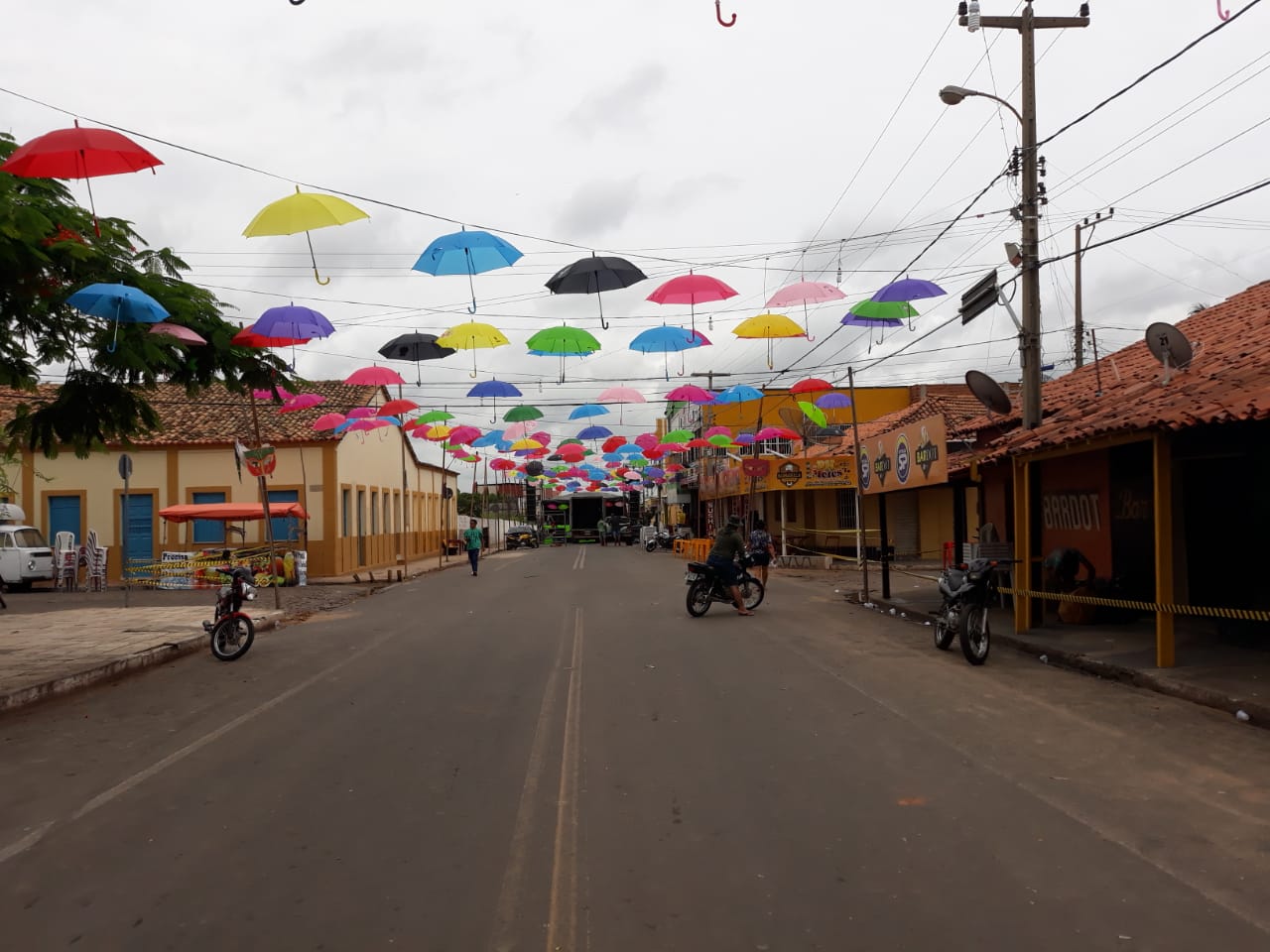 Quase tudo pronto para logo mais no final da tarde Pedro II dá início a sua festa de carnaval  - Imagem 5