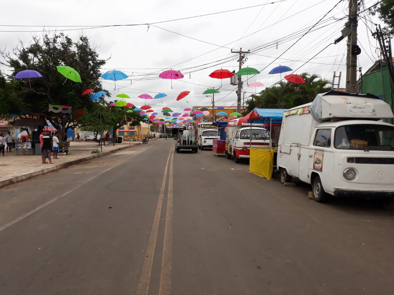 Quase tudo pronto para logo mais no final da tarde Pedro II dá início a sua festa de carnaval  - Imagem 6