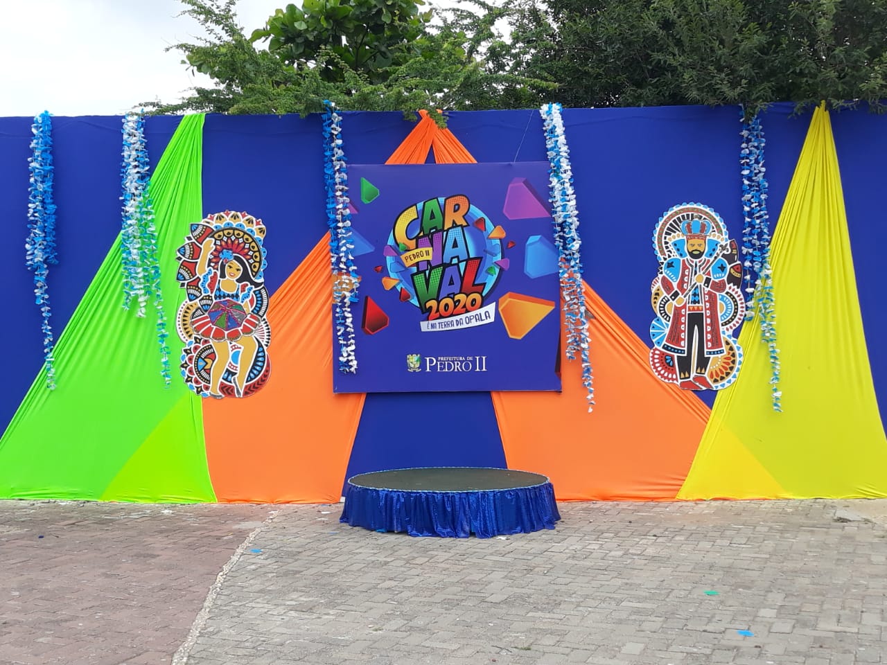 Quase tudo pronto para logo mais no final da tarde Pedro II dá início a sua festa de carnaval  - Imagem 2