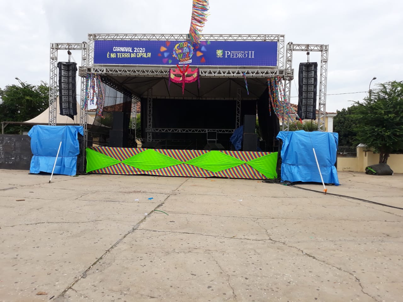 Quase tudo pronto para logo mais no final da tarde Pedro II dá início a sua festa de carnaval  - Imagem 4