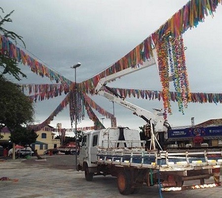 Quase tudo pronto para logo mais no final da tarde Pedro II dá início a sua festa de carnaval 