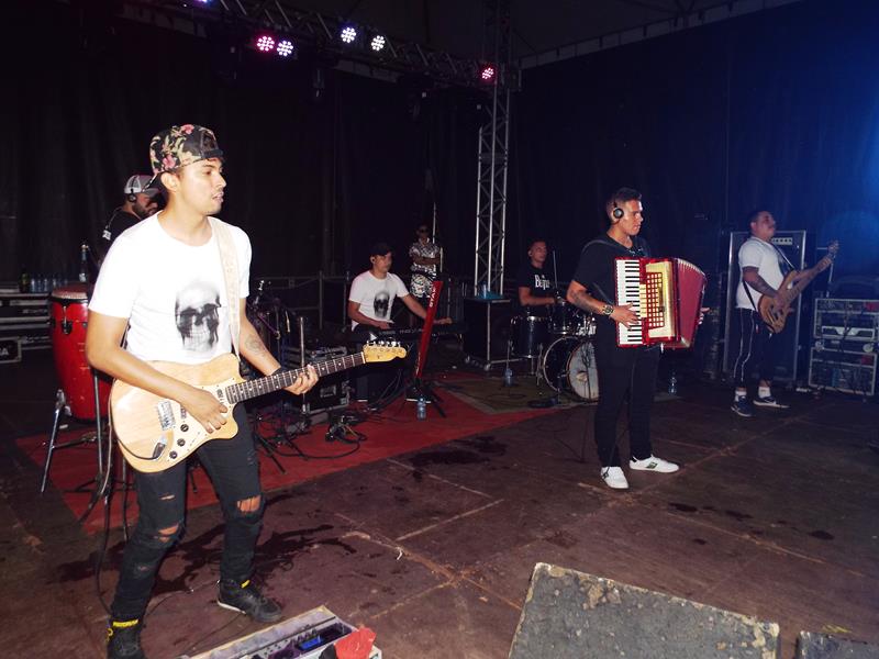 Chica Égua e Forró Pé de Ouro deu o tom na primeira noite de carnaval 2020 em Pedro II - Imagem 36