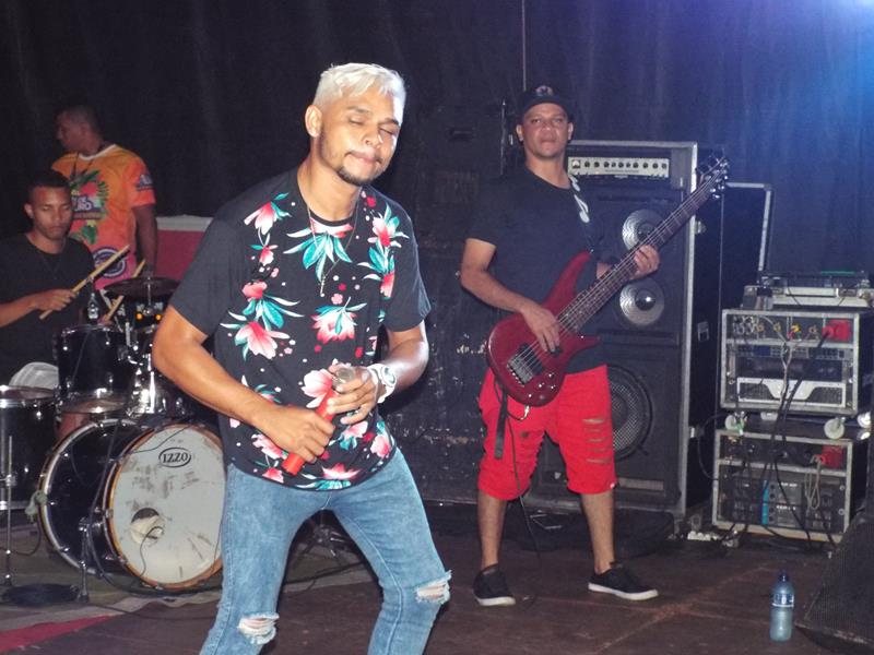 Chica Égua e Forró Pé de Ouro deu o tom na primeira noite de carnaval 2020 em Pedro II - Imagem 12