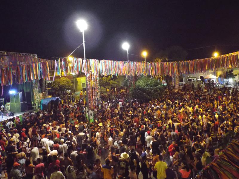 Chica Égua e Forró Pé de Ouro deu o tom na primeira noite de carnaval 2020 em Pedro II - Imagem 19