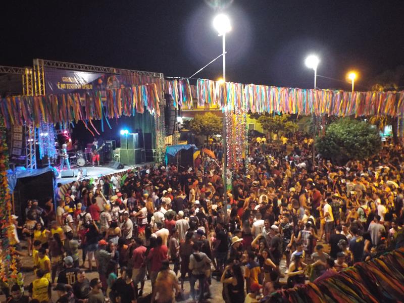 Chica Égua e Forró Pé de Ouro deu o tom na primeira noite de carnaval 2020 em Pedro II - Imagem 17