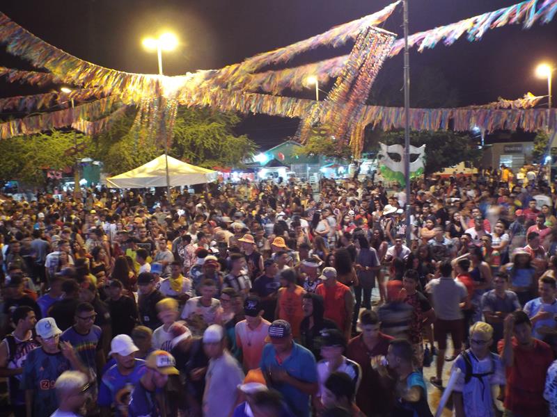 Chica Égua e Forró Pé de Ouro deu o tom na primeira noite de carnaval 2020 em Pedro II - Imagem 10