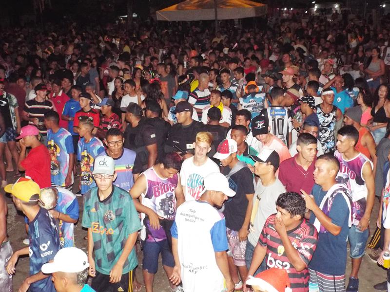 Chica Égua e Forró Pé de Ouro deu o tom na primeira noite de carnaval 2020 em Pedro II - Imagem 11