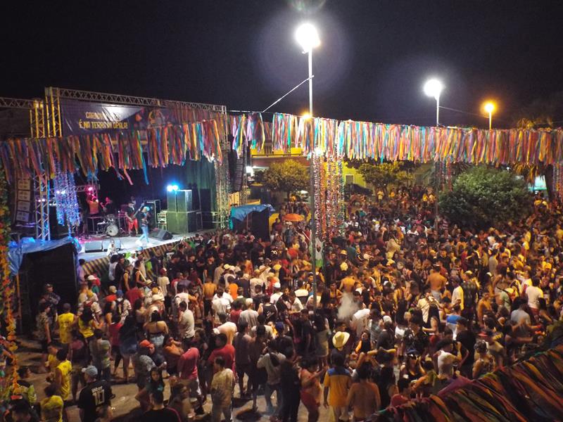 Chica Égua e Forró Pé de Ouro deu o tom na primeira noite de carnaval 2020 em Pedro II - Imagem 18