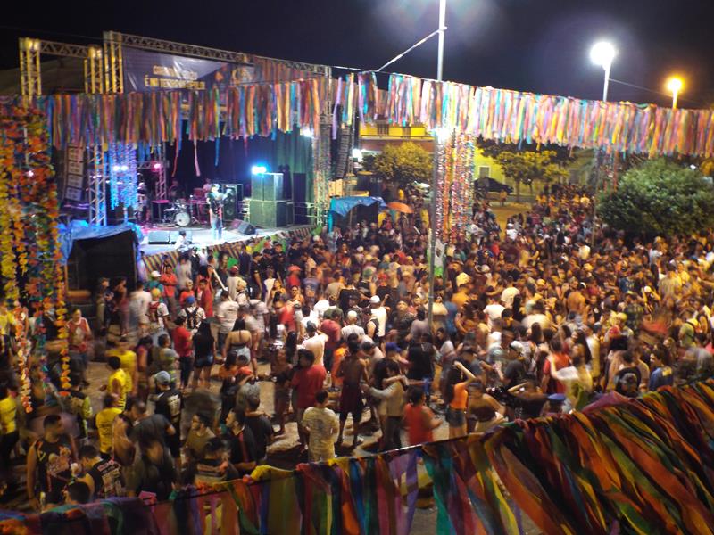 Chica Égua e Forró Pé de Ouro deu o tom na primeira noite de carnaval 2020 em Pedro II - Imagem 15