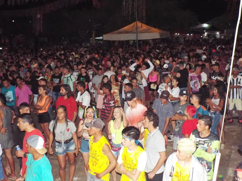 Chica Égua e Forró Pé de Ouro deu o tom na primeira noite de carnaval 2020 em Pedro II - Imagem 31