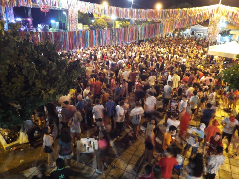 Chica Égua e Forró Pé de Ouro deu o tom na primeira noite de carnaval 2020 em Pedro II - Imagem 14