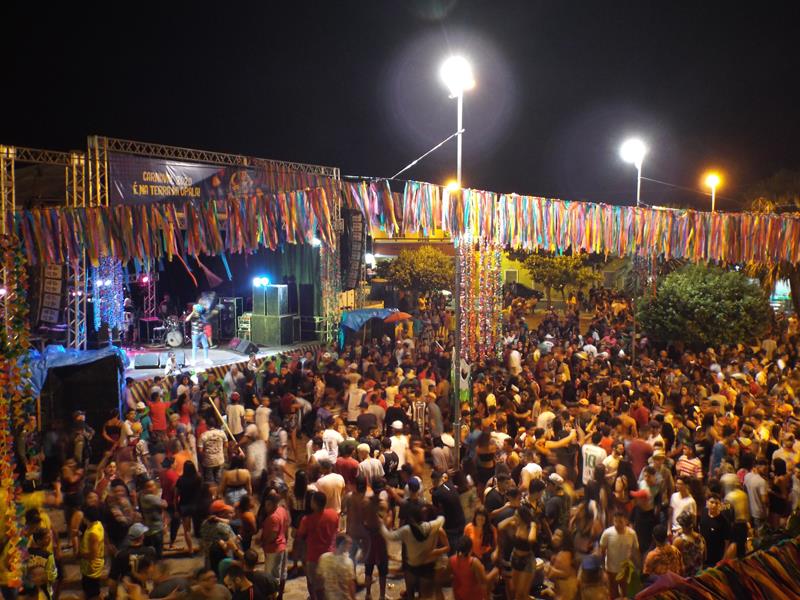Chica Égua e Forró Pé de Ouro deu o tom na primeira noite de carnaval 2020 em Pedro II - Imagem 16