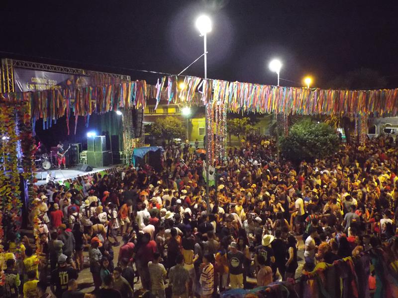 Chica Égua e Forró Pé de Ouro deu o tom na primeira noite de carnaval 2020 em Pedro II - Imagem 22
