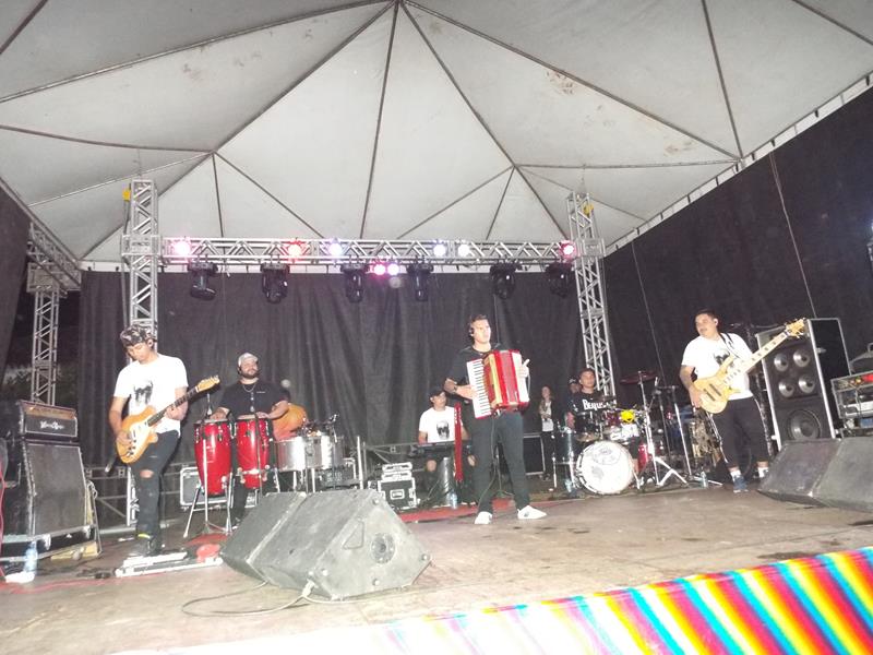 Chica Égua e Forró Pé de Ouro deu o tom na primeira noite de carnaval 2020 em Pedro II - Imagem 30