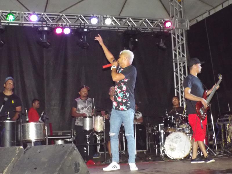 Chica Égua e Forró Pé de Ouro deu o tom na primeira noite de carnaval 2020 em Pedro II - Imagem 5