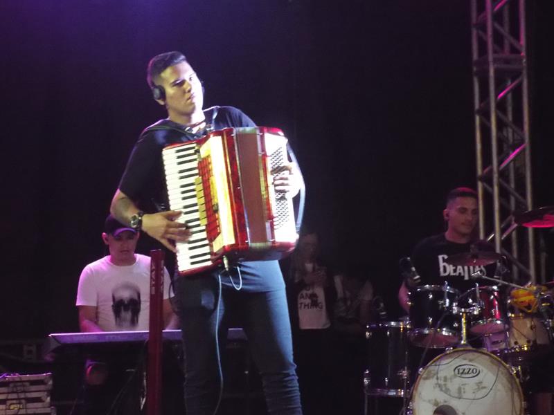 Chica Égua e Forró Pé de Ouro deu o tom na primeira noite de carnaval 2020 em Pedro II - Imagem 27