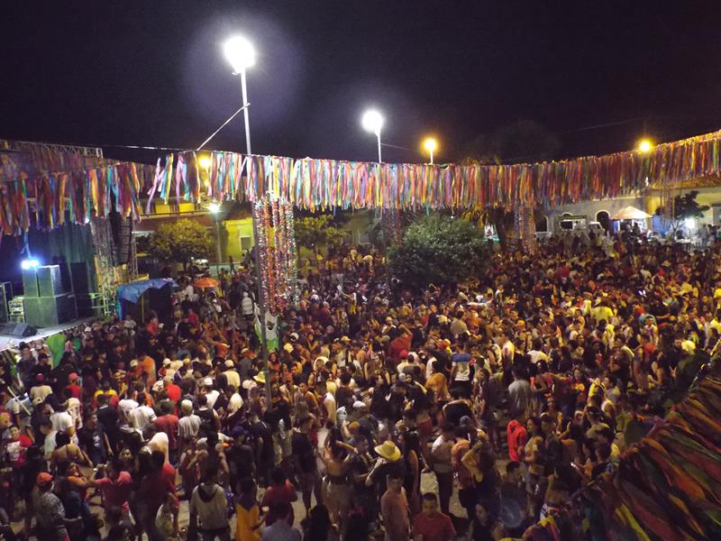 Chica Égua e Forró Pé de Ouro deu o tom na primeira noite de carnaval 2020 em Pedro II - Imagem 20