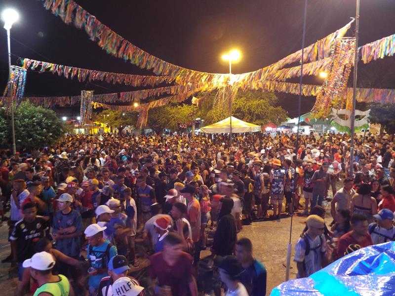 Chica Égua e Forró Pé de Ouro deu o tom na primeira noite de carnaval 2020 em Pedro II - Imagem 8