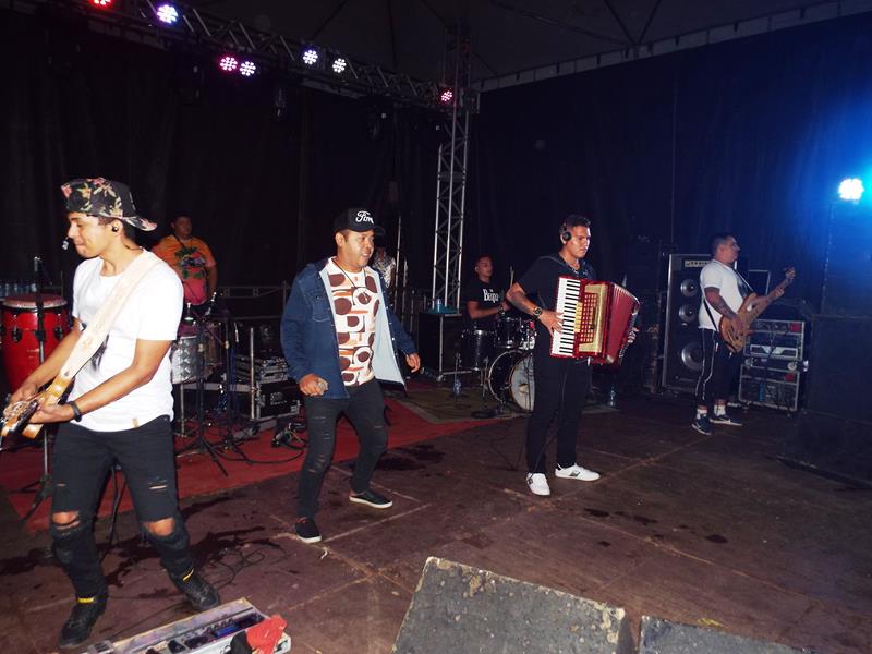 Chica Égua e Forró Pé de Ouro deu o tom na primeira noite de carnaval 2020 em Pedro II - Imagem 34