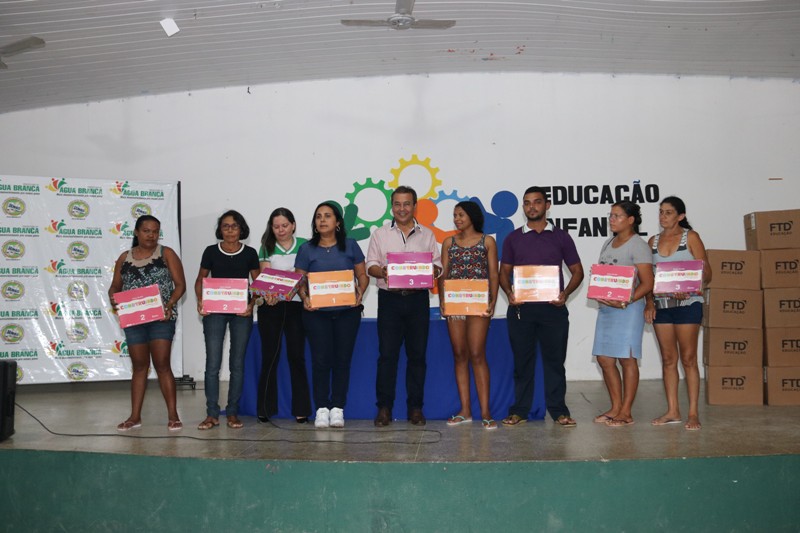 Alunos da educação infantil de Água Branca recebem novos livros - Imagem 1