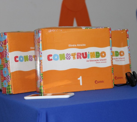 Alunos da educação infantil de Água Branca recebem novos livros