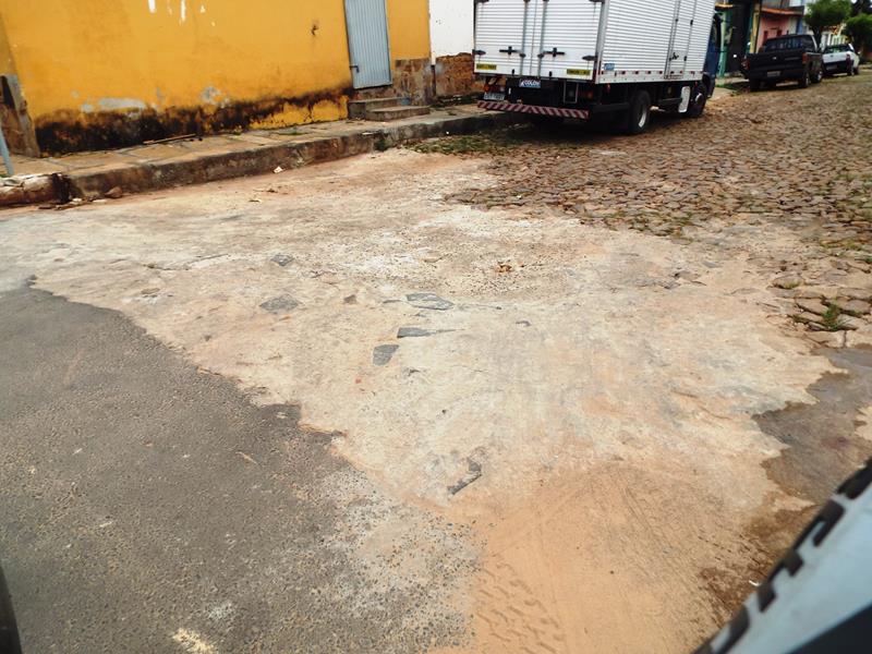 prefeitura continua recuperando calçamentos danificados pela chuvas  - Imagem 2