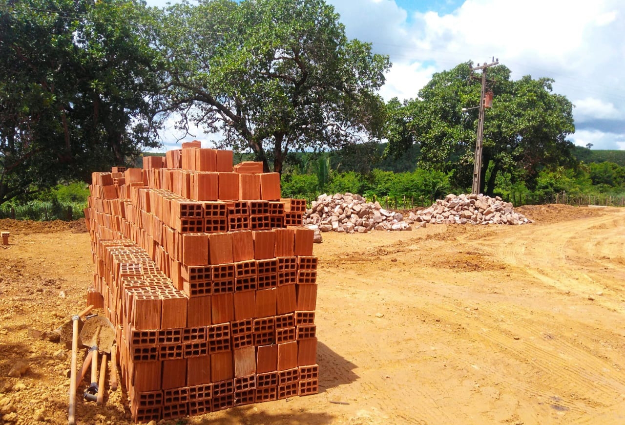 Prefeitura de Barro Duro inicia construção de quadra poliesportiva no Povoado Brejão - Imagem 1