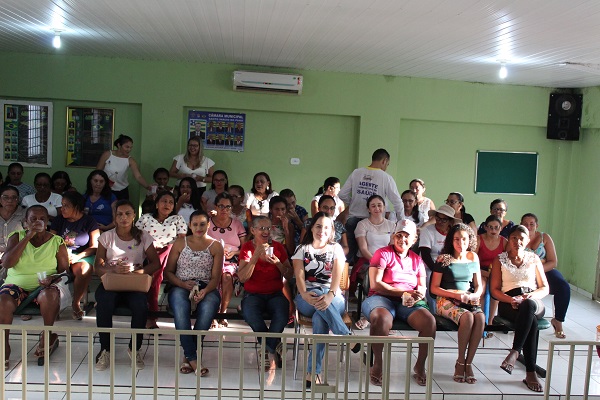 Mulheres participam de palestra sobre prevenção do câncer do colo do útero  - Imagem 17