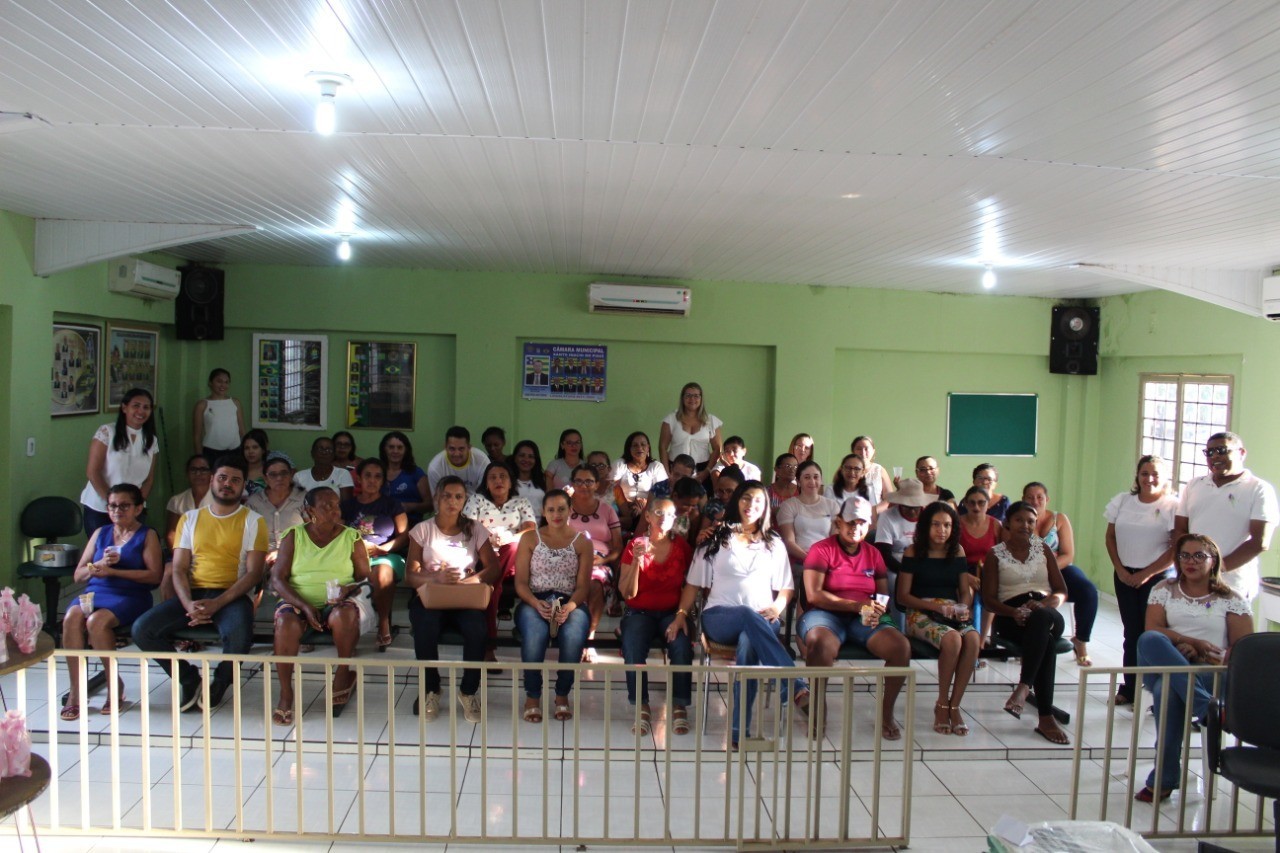 Mulheres participam de palestra sobre prevenção do câncer do colo do útero 