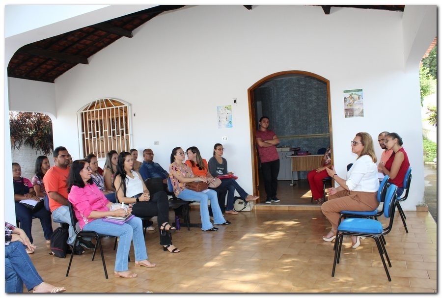 Secretária de Saúde se reúne com profissionais da saúde 