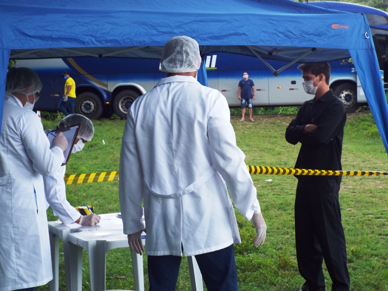 Ônibus de São Paulo com destino a Pedro II é parado na barreira sanitária na entrada da cidade   - Imagem 7