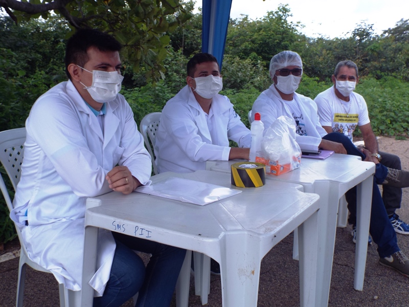 Ônibus de São Paulo com destino a Pedro II é parado na barreira sanitária na entrada da cidade   - Imagem 1
